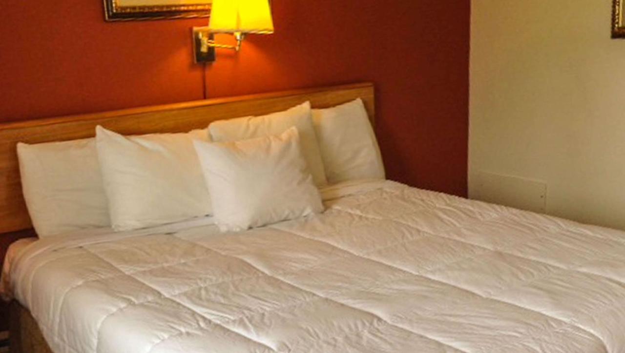 Rodeway Inn Manchester Buitenkant foto